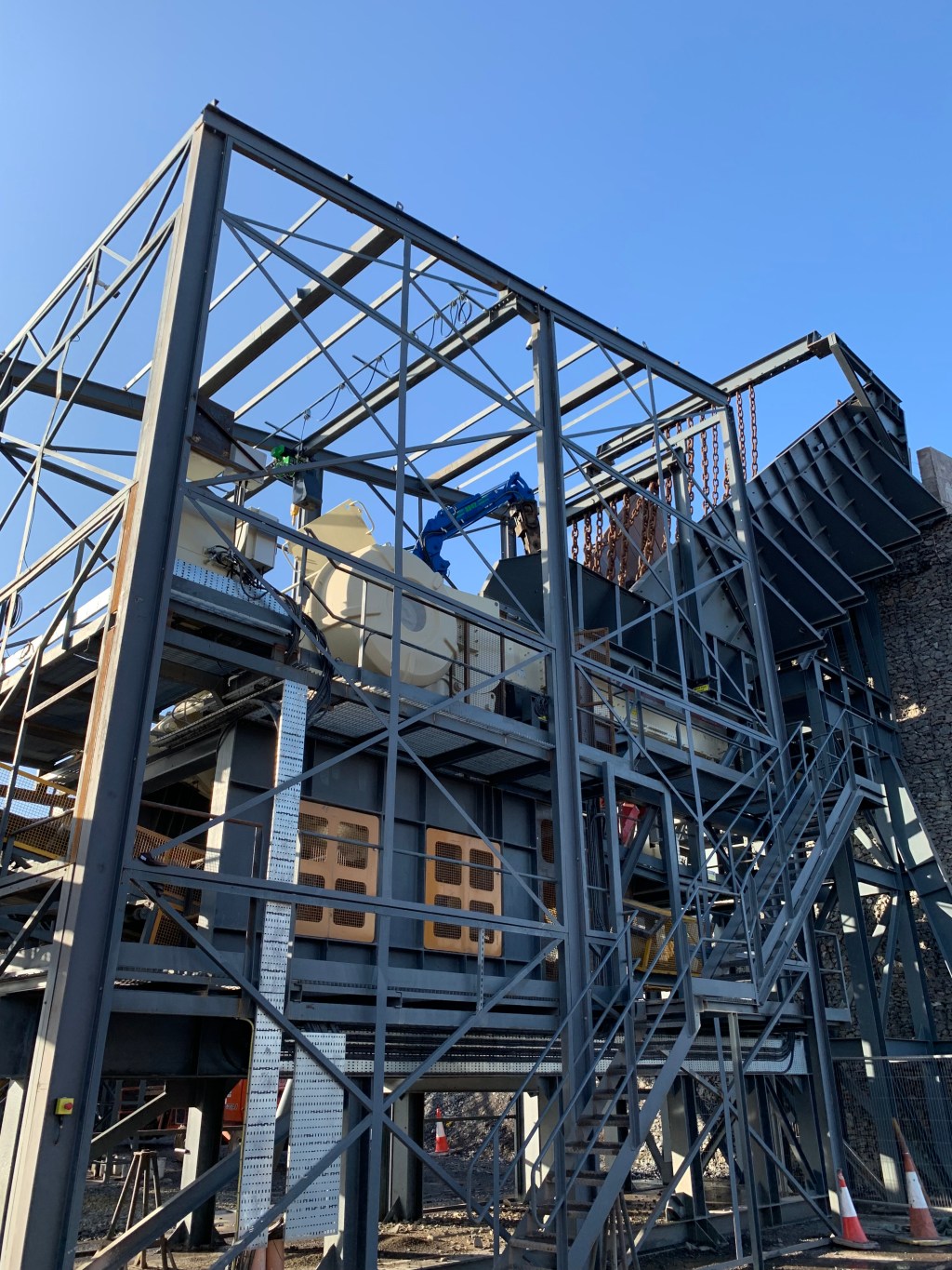 Improving jaw crusher safety